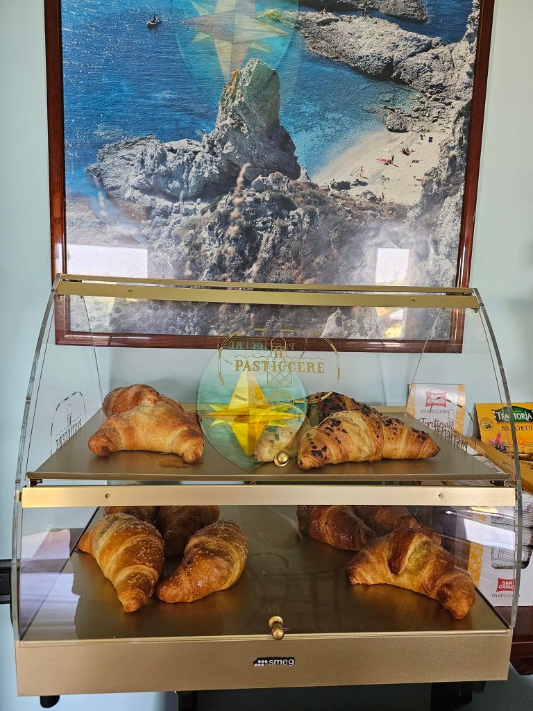 472763899 1005111831426513 3885106917283783593 n 768x1024